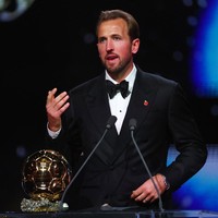 Pesepak bola berusia 33 tahun itu juga mengenang betapa menegangkannya momen ketika mereka menanti pengumuman pemenang. Ia memahami bahwa penantian tersebut juga menjadi pengalaman emosional bagi Katie, yang selama ini ikut mendampinginya melewati berbagai tantangan dalam karier sepak bola. Foto: Action Images via Reuters/Matthew Childs
