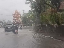 Hujan Satu Jam, Jalanan Kota Tabanan Tergenang Air