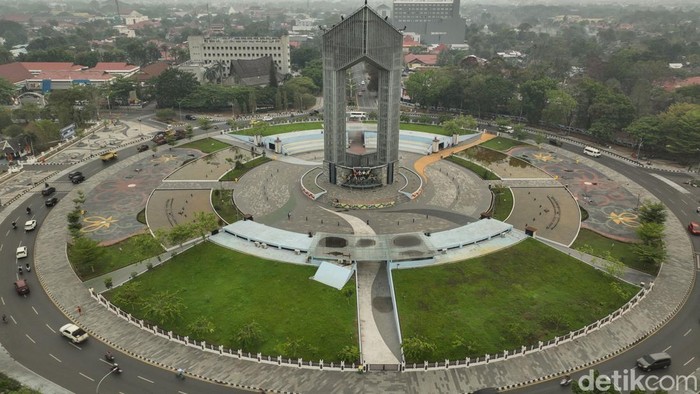 Hujan Guyur Palangkaraya, Asap Berangsur Menipis Hujan yang mengguyur Kota Palangkaraya, Kalimantan Tengah, selama dua hari terakhir membawa perubahan pada kondisi udara. Asap yang sebelumnya menyelimuti kota mulai berangsur menipis, memberikan harapan bagi warga untuk kembali beraktivitas di luar ruangan.