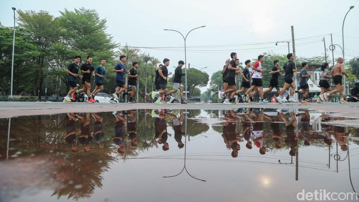 Hujan yang mengguyur Kota Palangkaraya, Kalimantan Tengah, selama dua hari terakhir membawa perubahan pada kondisi udara. Asap yang sebelumnya menyelimuti kota mulai berangsur menipis, memberikan harapan bagi warga untuk kembali beraktivitas di luar ruangan.