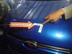 Bunyi Klotak Saat SUV Ford di Showroom Cibubur Kena Peluru Nyasar