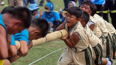 Menjaga Tradisi Lewat Adu Ketangkasan Olahraga Tradisional