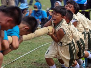Menjaga Tradisi Lewat Adu Ketangkasan Olahraga Tradisional