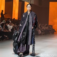 Sejauh Mata Memandang Bawa Kucing dan Keresahan Alam ke Panggung JFW 2027