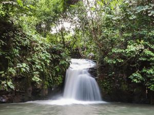 Jantur Tabalas Kubar: Daya Tarik, HTM dan Rute ke Air Terjun