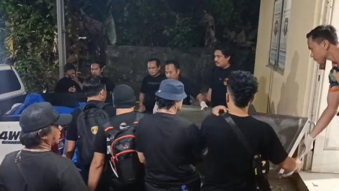 Jenazah pelaku DPO kasus penembakan di Lampung saat dievakuasi