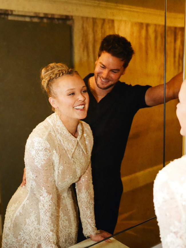 Jojo dan Chris mulai menjalin hubungan setelah bertemu di rumah &lsquo;Celebrity Big Brother&rsquo; versi Inggris pada 2025. Pada Mei 2026, keduanya merayakan satu tahun hubungan mereka. Foto: Instagram/@itsjojosiwa