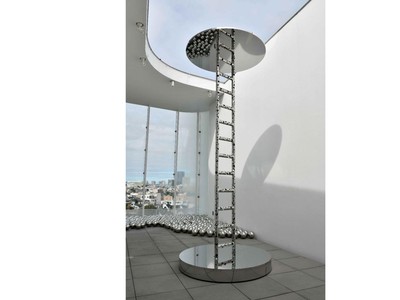 Sepeninggal Yayoi Kusama, Ini Instalasi Terakhirnya Ladder to Heaven