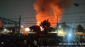 Kebakaran Rumah di Menteng Jaya Jakpus, 20 Unit Damkar Dikerahkan