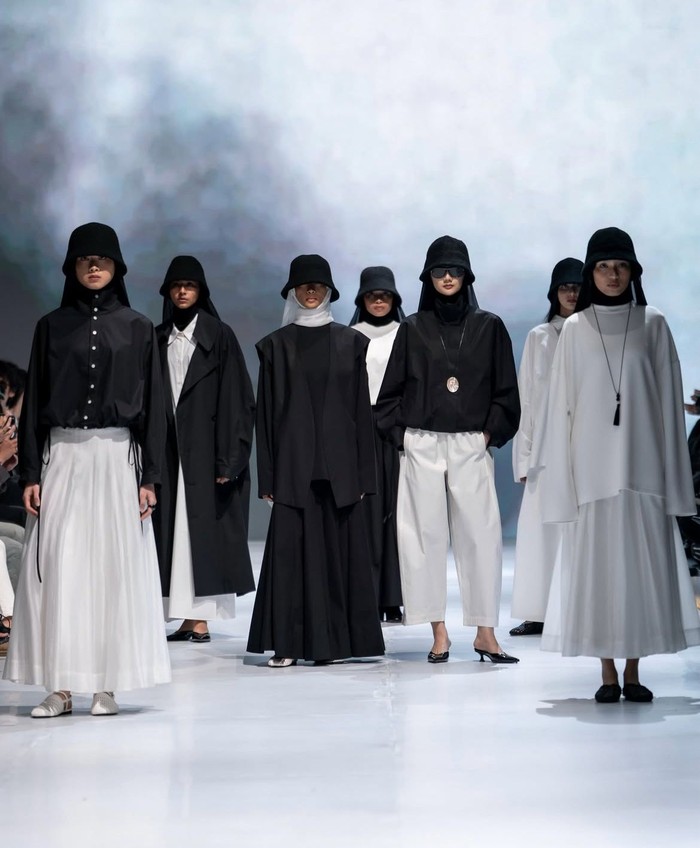 Koleksi Sabamodest di Jakarta Fashion Week 2027.