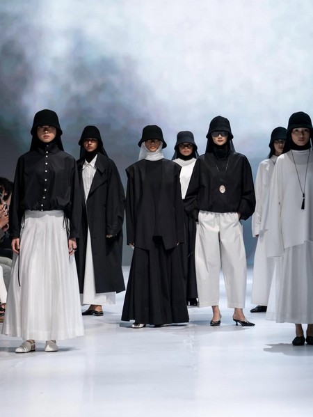 Cuaca Makin Panas, Sabamodest Hadirkan Koleksi Katun dan Linen di JFW 2027