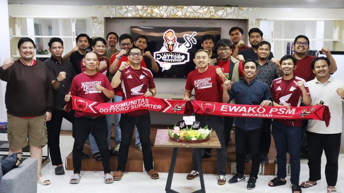 Komunitas Dottoro Suporter menggelar nobar laga PSM vs Bhayangkara FC.