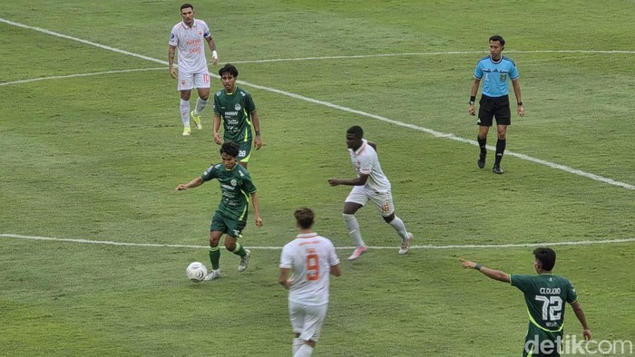 Laga PSS Sleman vs Borneo FC di Stadion Maguwoharjo, Sleman, Selasa (27/10/2026).