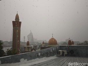 Makassar Mulai Diguyur Hujan, BMKG Jelaskan Kondisi Cuaca Terkini