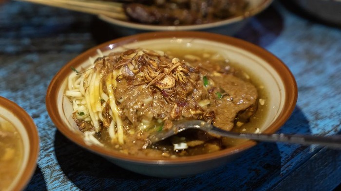 mie ongklok or ongklok noodles served with beef satay, traditional noodles food from Wonosobo, indonesia