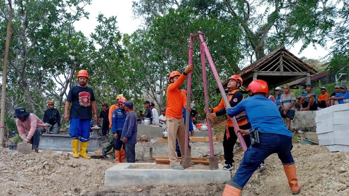 Persiapan pemakaman obesitas di Sragen, Selasa (27/10/2026)
