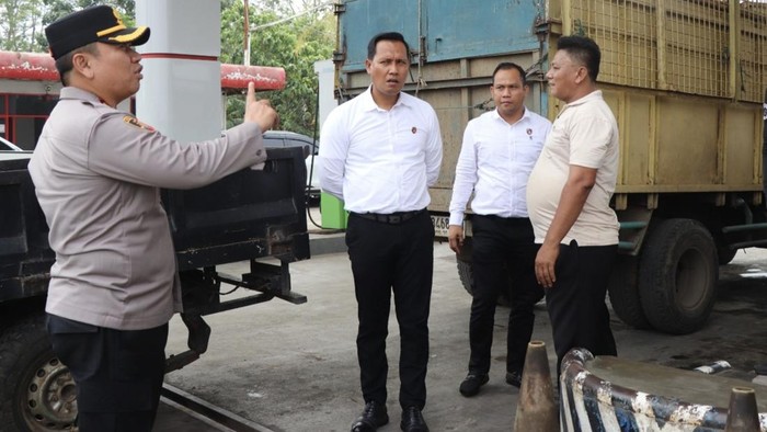 Polres Musi Rawas melakukan pengecekan di SPBU