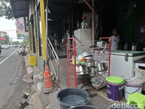 Nasib Halte Trans Jogja Dihimpit PKL, Penumpang Turun Bus Disambut Rak Piring