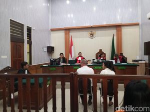 Lempar Boneka Kucing ke TV Bar Pererenan, WN Selandia Baru Disidang