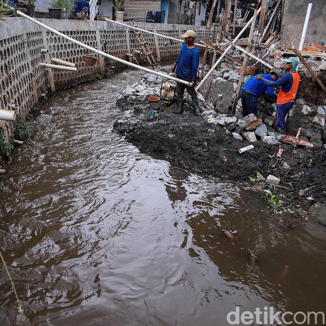 Revitalisasi Turap Kali Mampang untuk Perkuat Pengendalian Banjir