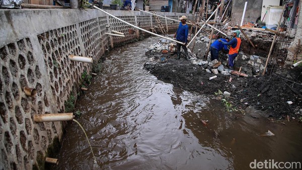 Revitalisasi Turap Kali Mampang untuk Perkuat Pengendalian Banjir