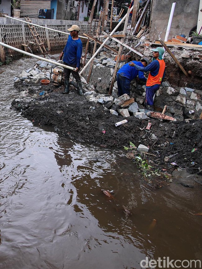 Revitalisasi Turap Kali Mampang untuk Perkuat Pengendalian Banjir