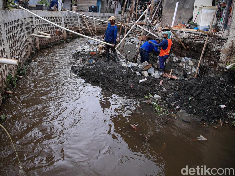 Revitalisasi Turap Kali Mampang untuk Perkuat Pengendalian Banjir