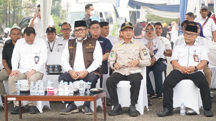 Sekda Jambi saat membuka kegiatan pangan murah.