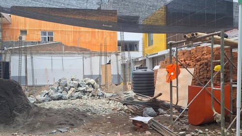 Suasana pembangunan poliklinik di RSUD Moh Ruslan Kota Mataram, Selasa (27/10/2026). Nathea Citra/detikBali