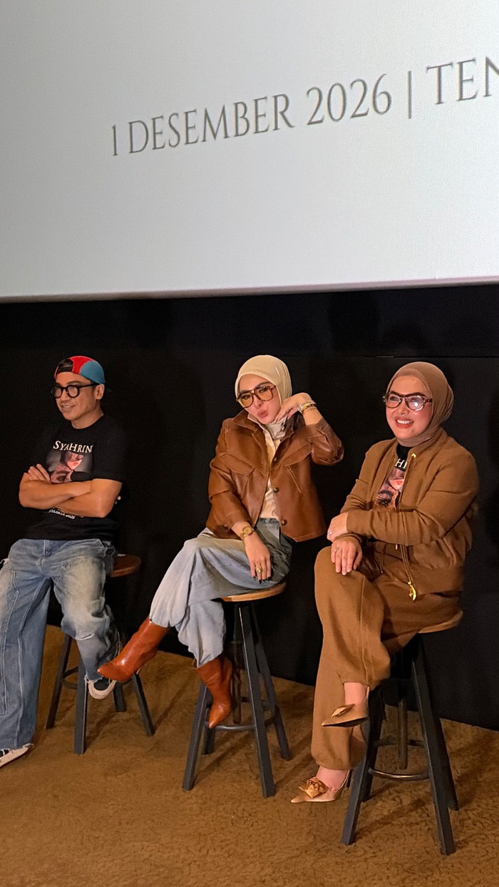 Konser tunggal Syahrini hebohkan publik dengan tiket VIP seharga Rp 35 juta. Dapatkan akses eksklusif, lounge, meet and greet, dan merchandise terbatas!