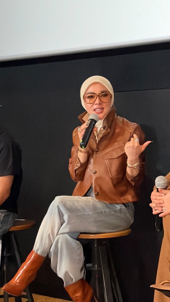 Konser tunggal Syahrini hebohkan publik dengan tiket VIP seharga Rp 35 juta. Dapatkan akses eksklusif, lounge, meet and greet, dan merchandise terbatas!