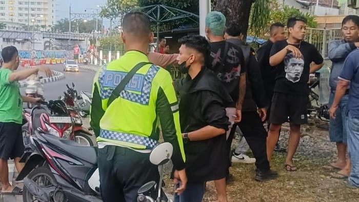 TKP BMW Lawan Arah di Jogja Mobil BMW lawan arah menabrak pengendara motor di Kotabaru, Gondokusuman, Kota Jogja, Selasa (27/10/2026).