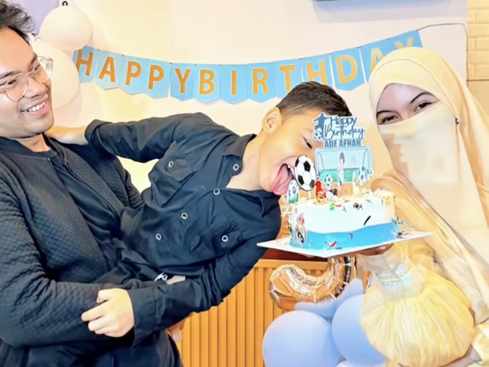 Wardatina Mawa rayakan ultah anakn bareng Insanul Fahmi.