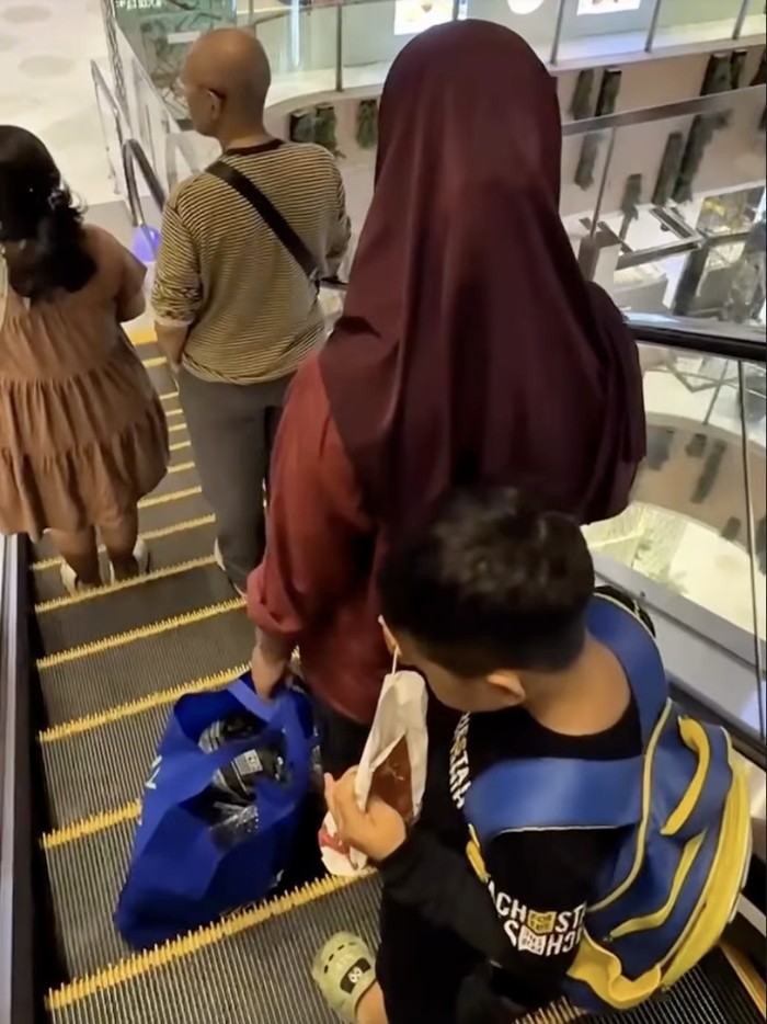 Wardatina Mawa Wardatina Mawa rayakan ultah anakn bareng Insanul Fahmi.