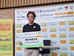 Tolak Angin dan RS Keluarga Sehat Rembang Gelar Operasi Katarak Gratis