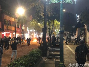 Aksi Massa di Kawasan Malioboro Jogja Malam Ini Sempat Memanas