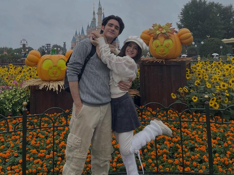 Cie! Annisa Kaila Wujudkan Mimpi ke Disneyland Bareng Emiliano Cortizo