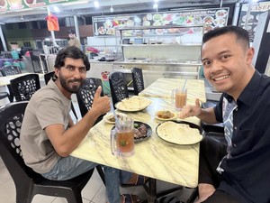 Antar Penumpang Sejauh 84 Km, Sopir Taksi Online Ini Diajak Makan Gratis