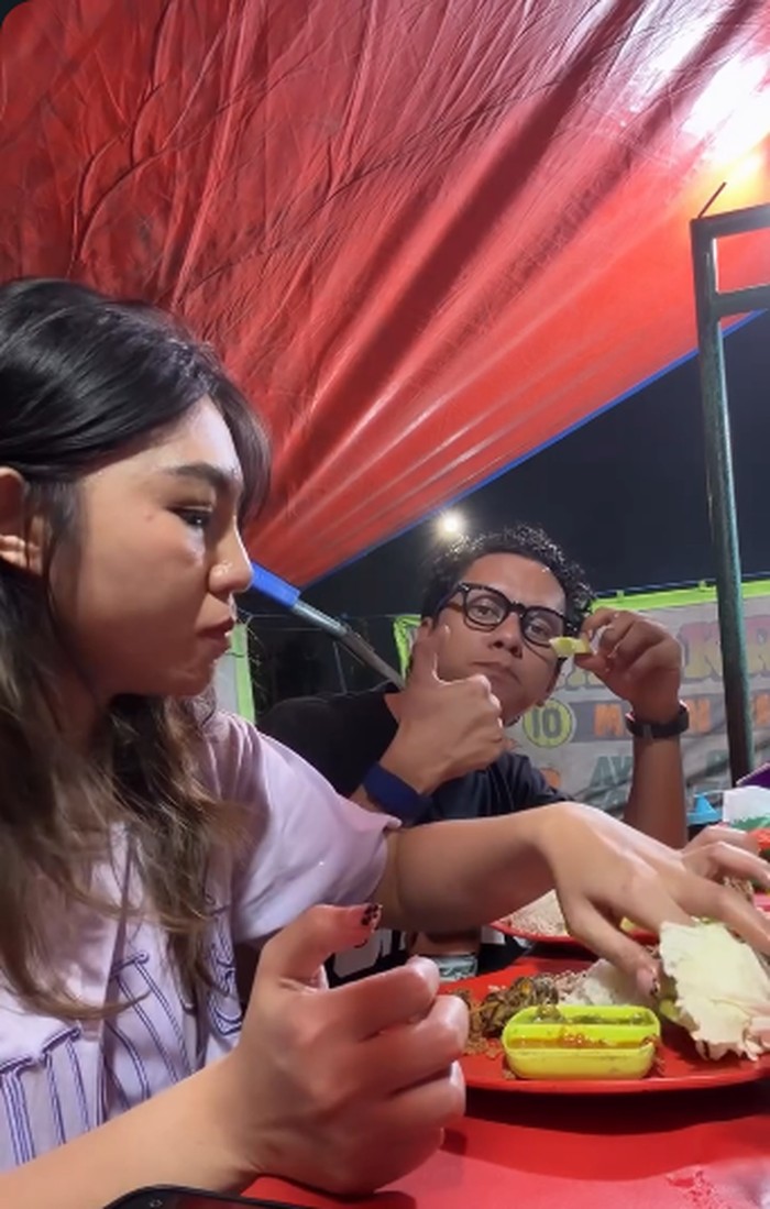 Arief Muhammad Rayakan Ultah di Warung Pecel Lele hingga Kulineran Bareng Istri