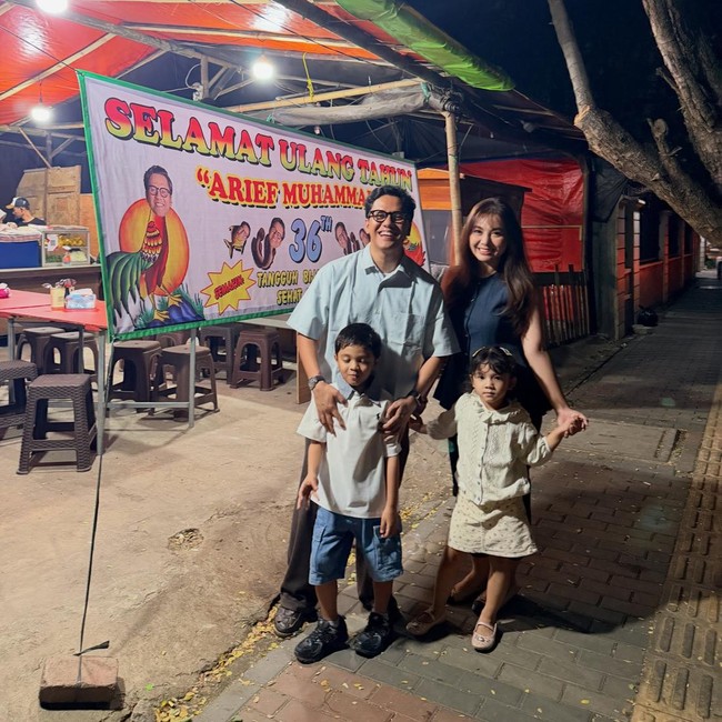 Arief Muhammad Rayakan Ultah di Warung Pecel Lele hingga Kulineran Bareng Istri