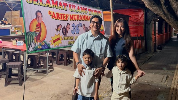 Arief Muhammad Rayakan Ultah di Warung Pecel Lele hingga Kulineran Bareng Istri