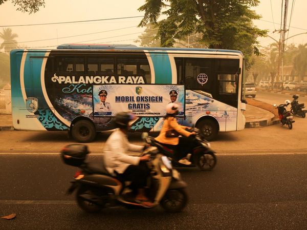 Potret Bus Oksigen di Palangka Raya, Bantu Warga yang Terdampak Asap Karhutla