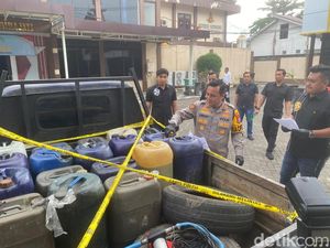 Warga Blitar Diciduk Polisi gegara Timbun 1.000 Liter Solar dan Pertalite