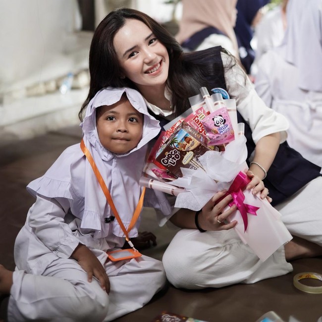 Beby Tsabina Ultah Ke-24, Bagi Kebahagiaan Bareng Anak Panti Asuhan