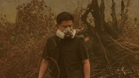 Bobon memasak dengan kuali raksasa ikonik miliknya. Kami hanya bisa memohon kepada-Mu ya Tuhan. Berikanlah kebaikan-Mu pada bangsa ini, ungkapnya. Foto: Instagram @bobonsantoso