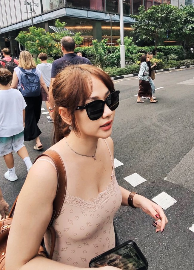 BCL kembali jadi sorotan usai dirinya memberikan klarifikasi terkait gosip yang menyebutkan dirinya hamil. Melalui akun Threads miliknya, BCL dengan tegas mengatakan bahwa dirinya tidak sedang hamil. Foto: Instagram/@itsmebcl