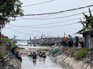 Tangani Sampah Sungai Kalimati Banyuwangi, Bupati Ipuk Beri Pesan Penting