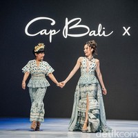 Momen Langka Cinta Laura Catwalk Bareng Mama yang Awet Muda di JFW 2027