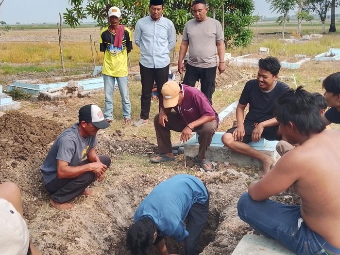 Demokrasi semestinya turut mengajarkan toleransi dan saling menghargai. Namun, di Bekasi, perbedaan pilihan berujung pemindahan makam. (dok Istimewa) Demokrasi semestinya turut mengajarkan toleransi dan saling menghargai. Namun, di Bekasi, perbedaan pilihan berujung pemindahan makam. (dok Istimewa)