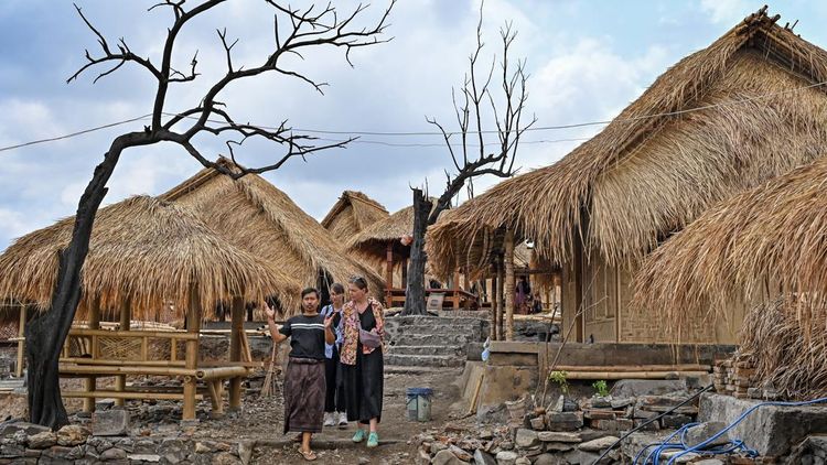 Wisatawan Mulai Kembali ke Desa Adat Sade Usai Kebakaran